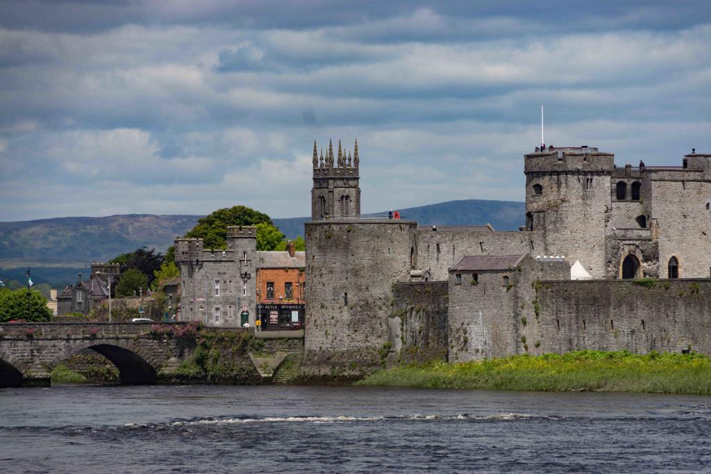 end-of-an-era-as-final-sunday-mass-is-celebrated-at-limerick-church