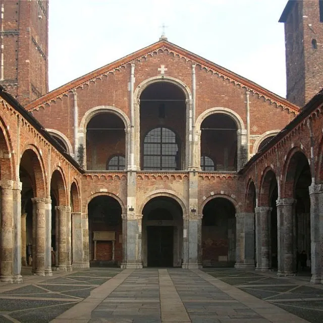 Custom Walk in Milan, Italy