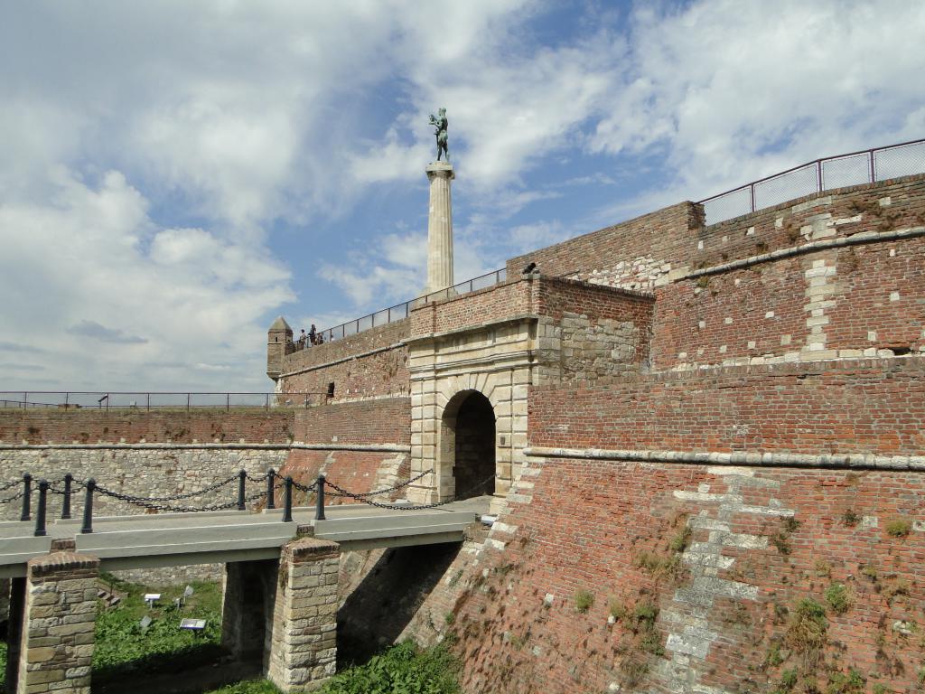 Pobednik The Victor And King Gate Belgrade