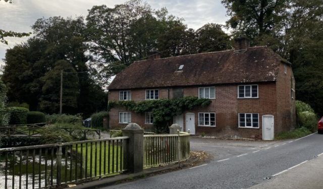 Romsey: A Delightful Journey through History and Charm / Romsey