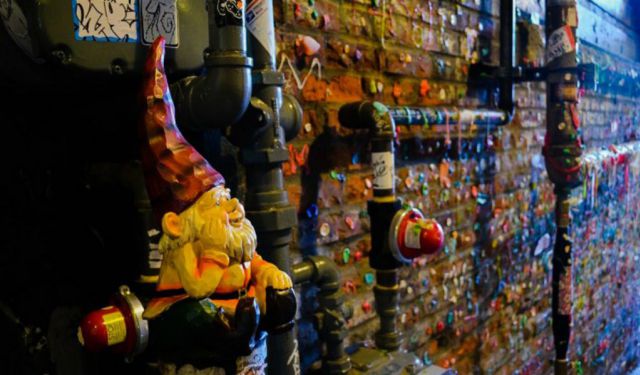 Seattle Oddities And Weird Attractions, Seattle, Washington (B)