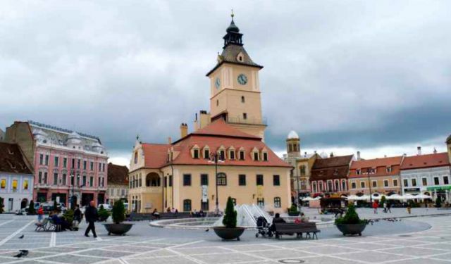 4 Self-Guided Walking Tours in Brasov, Romania + Maps