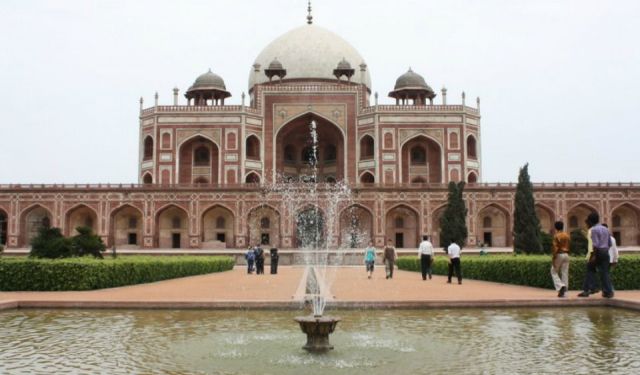 2 Self-Guided Walking Tours in Delhi, India + Maps