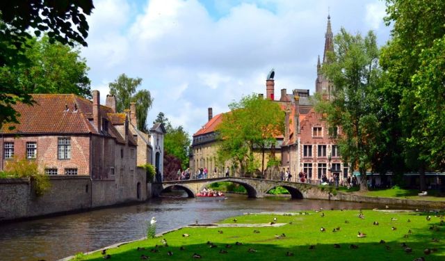 A Day Trip to Bruges: Journey Back to the Medieval Times