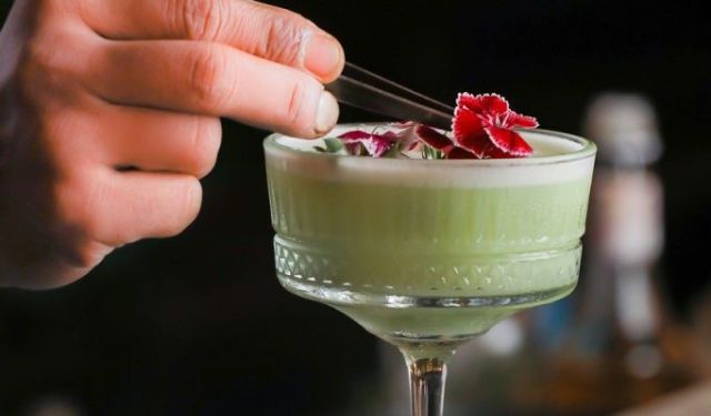 13 Best Cocktail Bars in Seattle (from a Local)