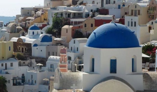 4 Days on the Quintessential Greek Island of Santorini
