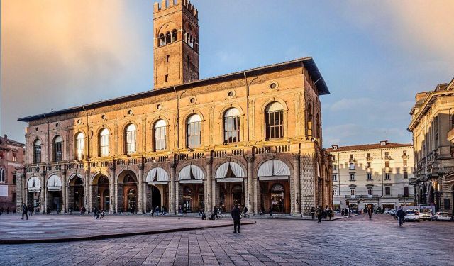 Glorious Food and Glorious Culture. What to See in Bologna