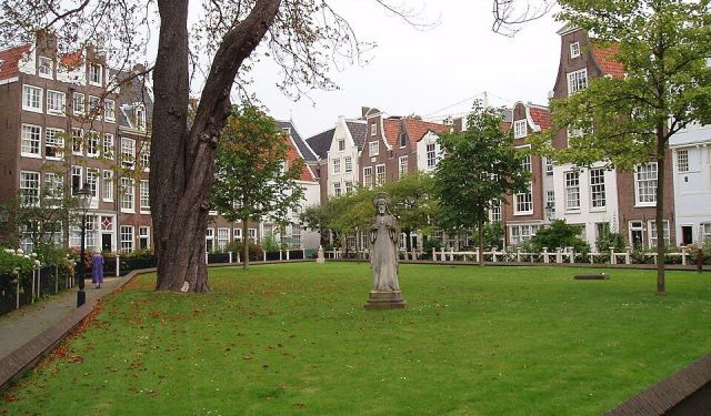 Exploring 750 Years of Amsterdam’s Religious Past