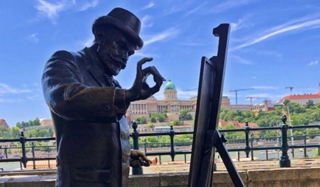 Scavenger Hunt in Budapest; Kolodko Mini Statues (3/4)