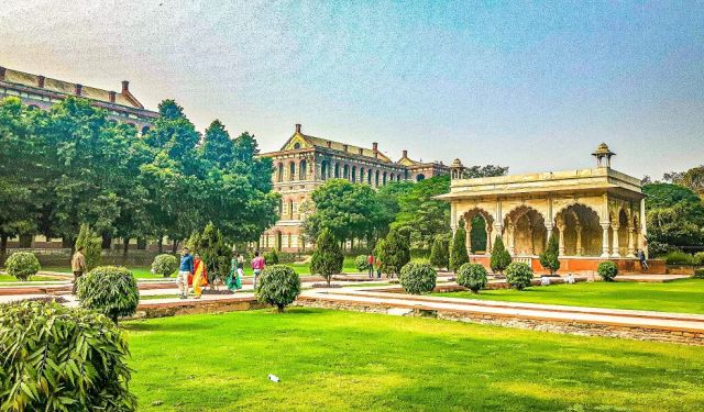 New Delhi Historical Travel Guide / Delhi