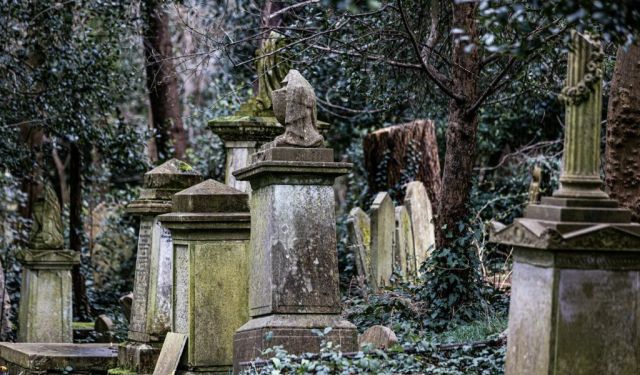 The Haunted and Creepy Guide to London / London