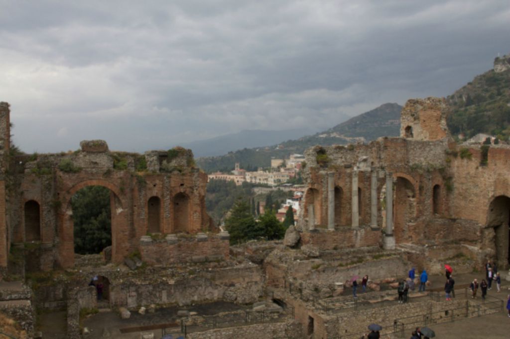 italy-taormina-guide-b-700-steps-exploring-taormina