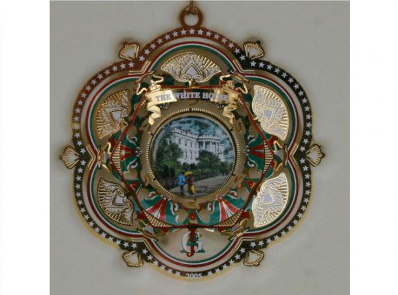 https://www.gpsmycity.com/img/art_item/531b40078b0-white-house-christmas-ornament.jpg