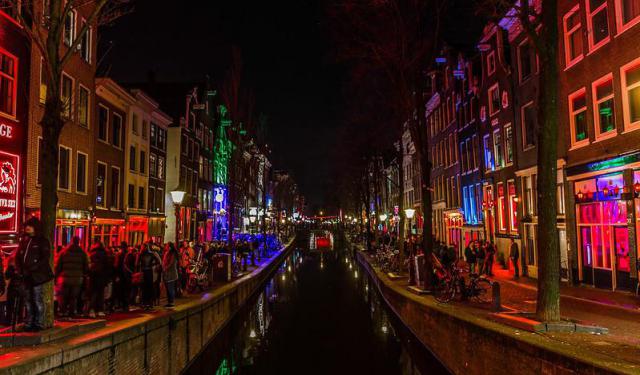 Best time for Red Light District in Amsterdam 2024 - Best Season
