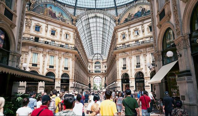 7 luxury shopping destinations that every fashionista should visit