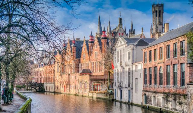 4 Self-Guided Walking Tours in Brugge, Belgium + Maps