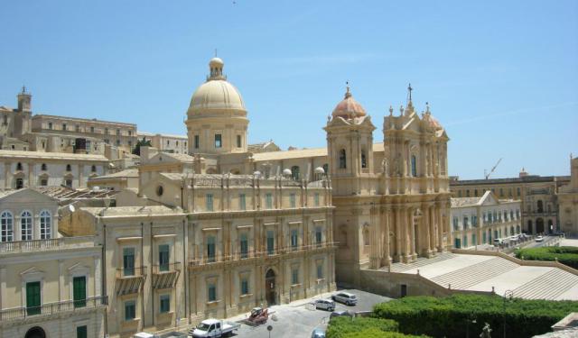 2 Self-Guided Walking Tours in Noto, Italy + Maps