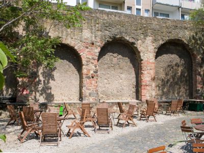 Staufer Wall (Staufenmauer)