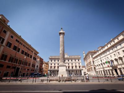 Piazza Colonna & Colonna di Marco Aurelio (Column Square & Column of Marcus Aurelius)
