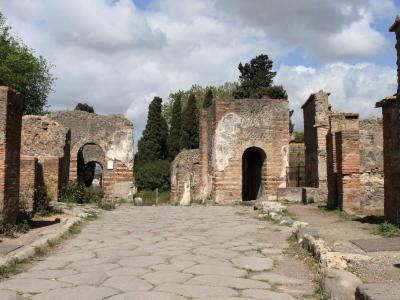 Porta Ercolano and Necropolis, Pompei