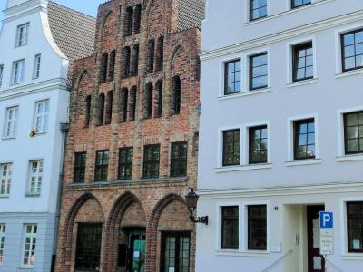 Hausbaumhaus (House Tree House)