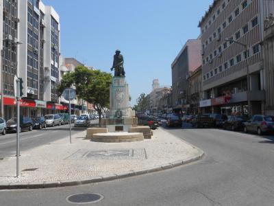 Avenida do Doutor Lourenco Peixinho (Doctor Lourenco Peixinho Avenue)