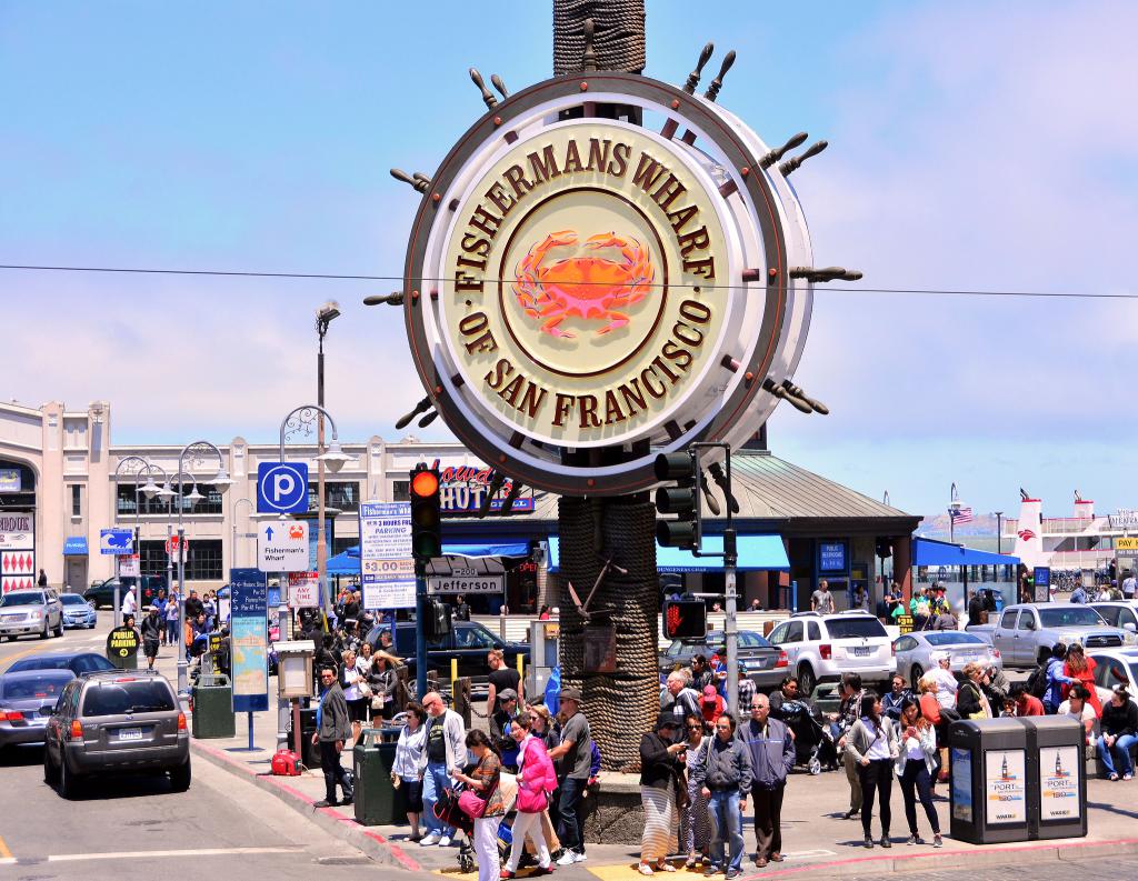Visitors in Pier 39 Fishermans Wharf San Francisco - CA – Stock