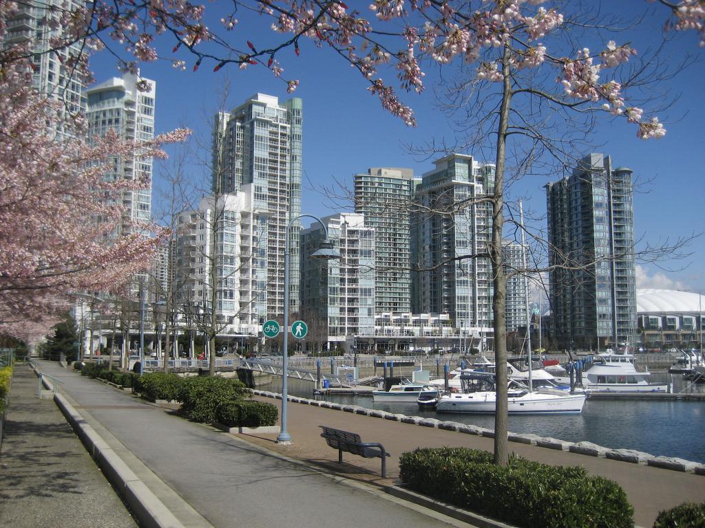 Walking Tour of Yaletown in Vancouver, Vancouver, Canada