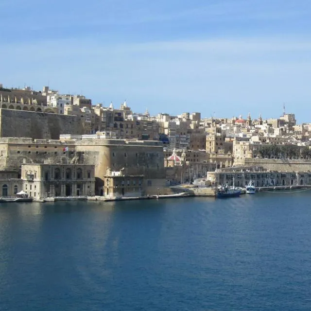 Custom Walk in Valletta, Malta