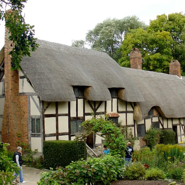 Custom Walk in Stratford-upon-Avon, England