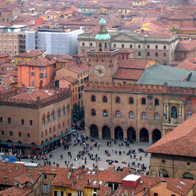 Custom Walk in Bologna, Italy