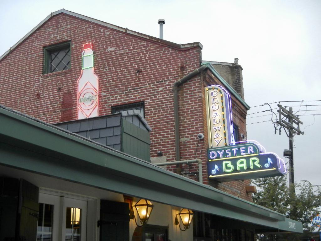 Louis Standards: Broadway Oyster Bar Is An Institution Of