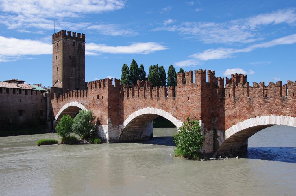 Ponte Scaligero (Scaligero Bridge), Verona