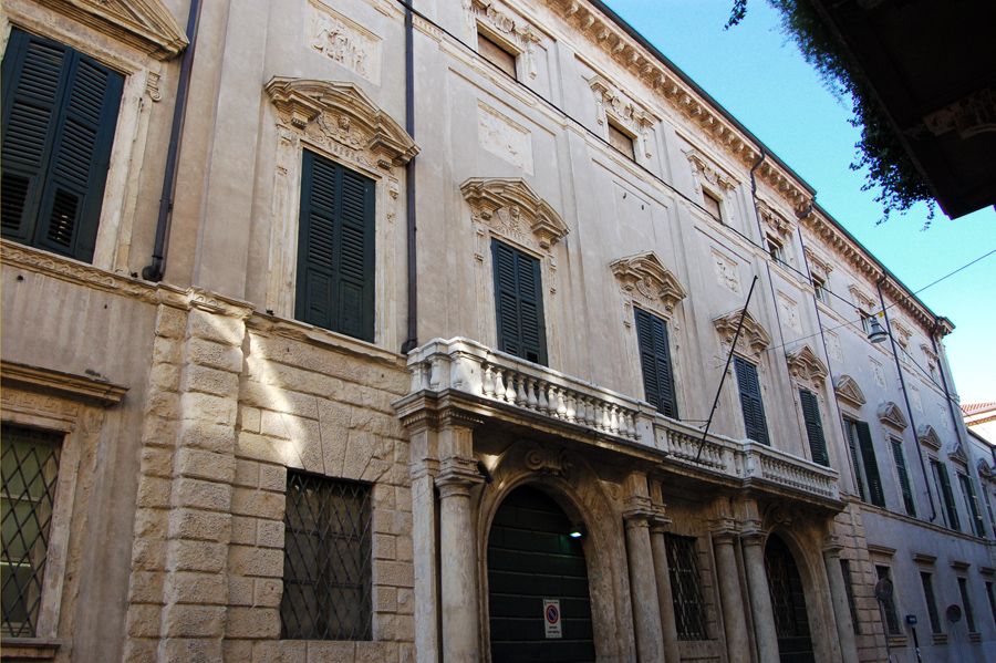 Palazzo Forti, Verona