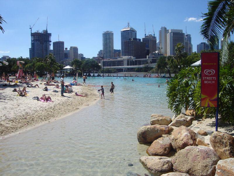 Streets Beach, Brisbane Beach