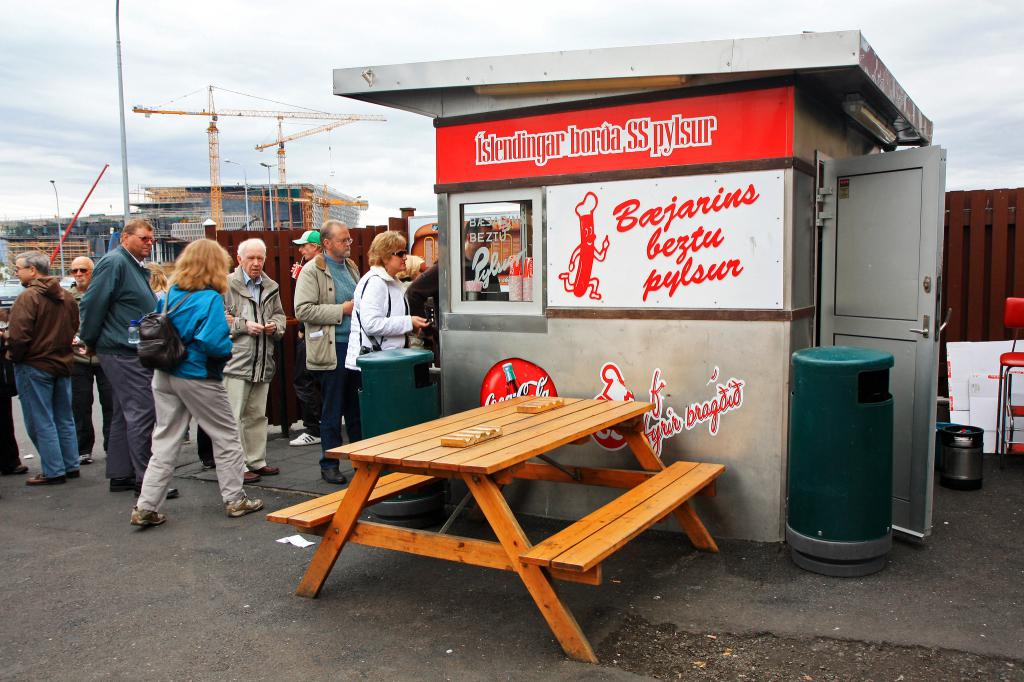 Bæjarins beztu (The Town's Best Hot Dogs), Reykjavik