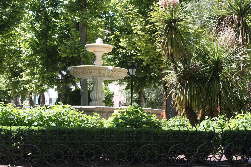 Plaza de la Trinidad, Granada