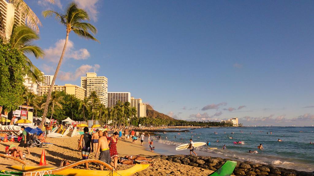 waikiki-beach-pier-honolulu