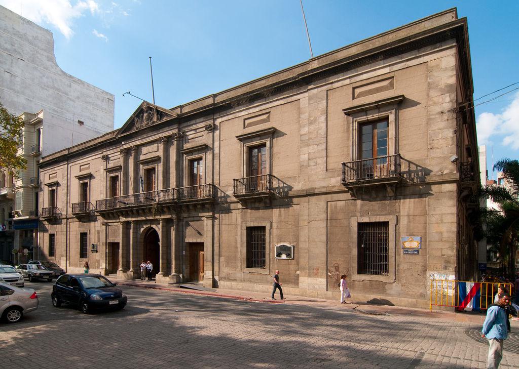 El Cabildo, Montevideo