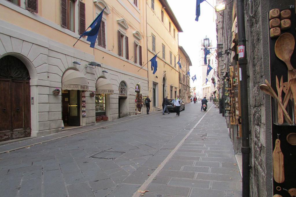 Corso Giuseppe Mazzini (Giuseppe Mazzini Avenue), Assisi