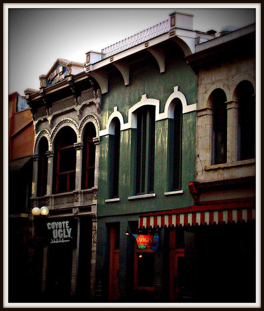 Coyote Ugly Saloon, San Antonio