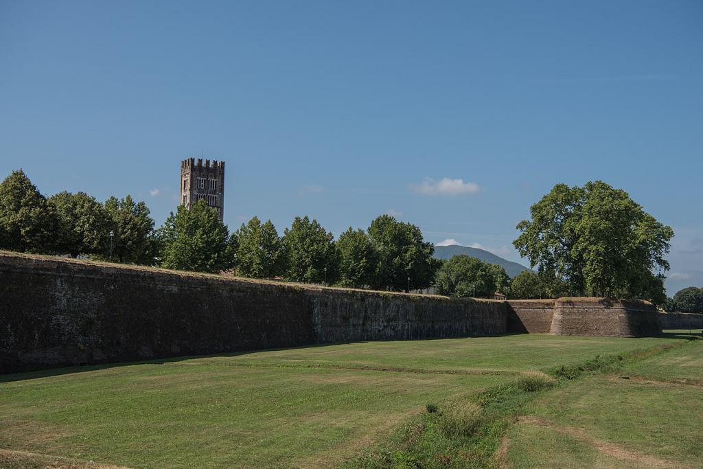 Lucca's City Walls (The Lucca Ramparts), Lucca