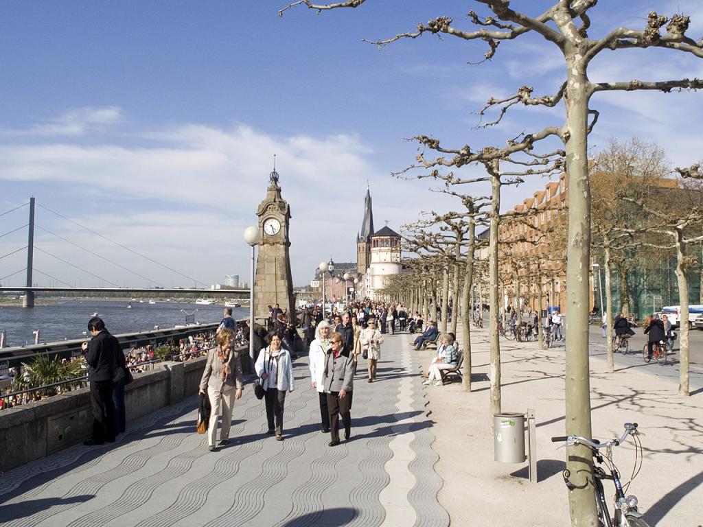 Rheinuferpromenade (Rhine Embankment Promenade), Dusseldorf